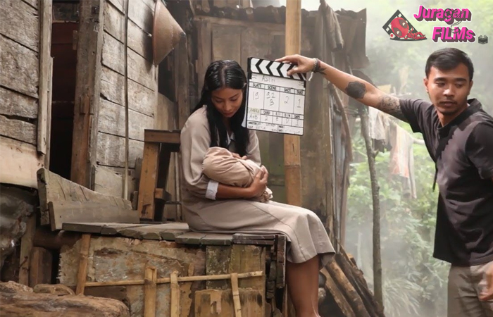 Di Balik Senyum Mengerikan Film Asih: Kisah Cinta yang Tragis!