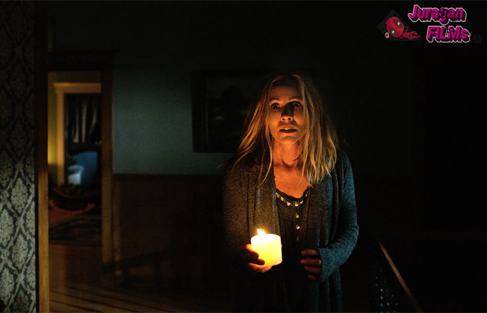 Lights Out: Horror Gelap yang Membuatmu Tak Berani Tidur!